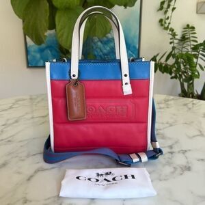 NWT Coach Field Tote 22 With Colorblock Pillow Quilting & Coach Badge C6854 Red